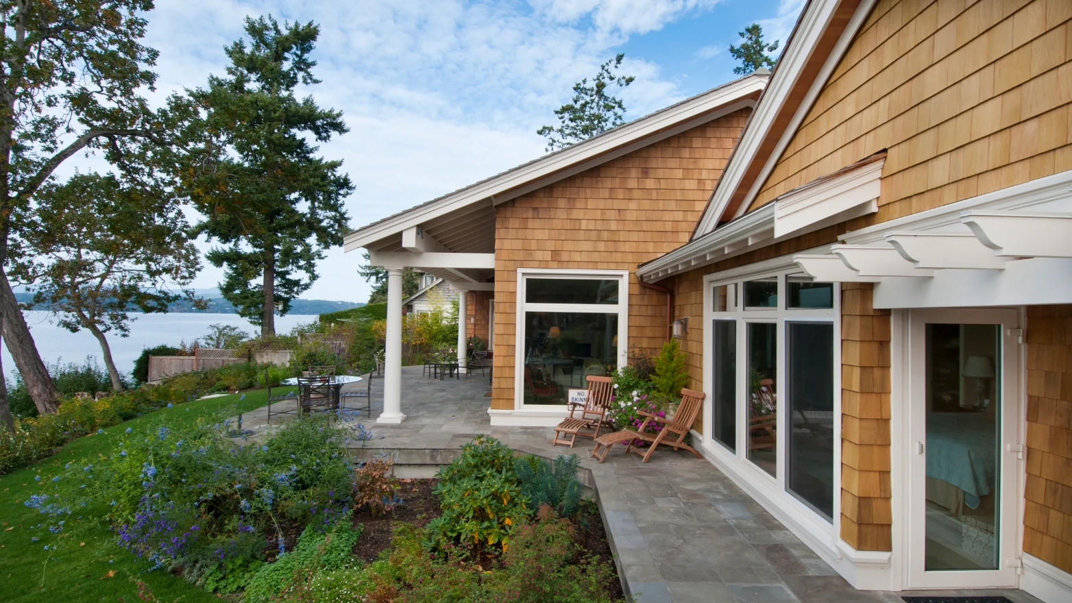 Falcon Heights - Deep Cove - Vancouver island custom home