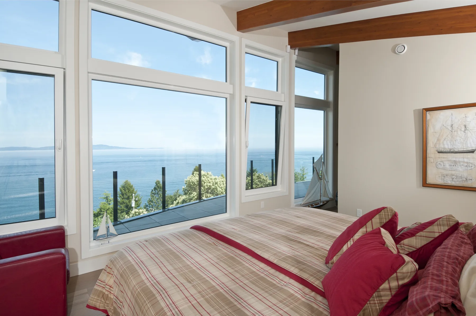 falcon-heights-beach-life-panoramic-ocean-windows